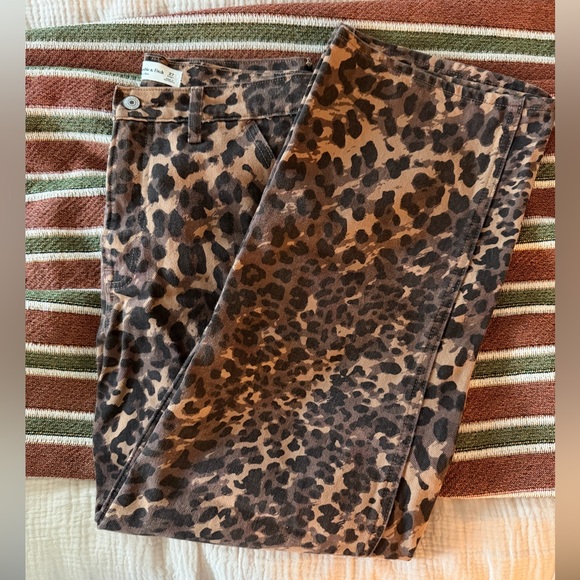 Abercrombie Mid Rise Slouchy Jeans - Picture 3 of 4